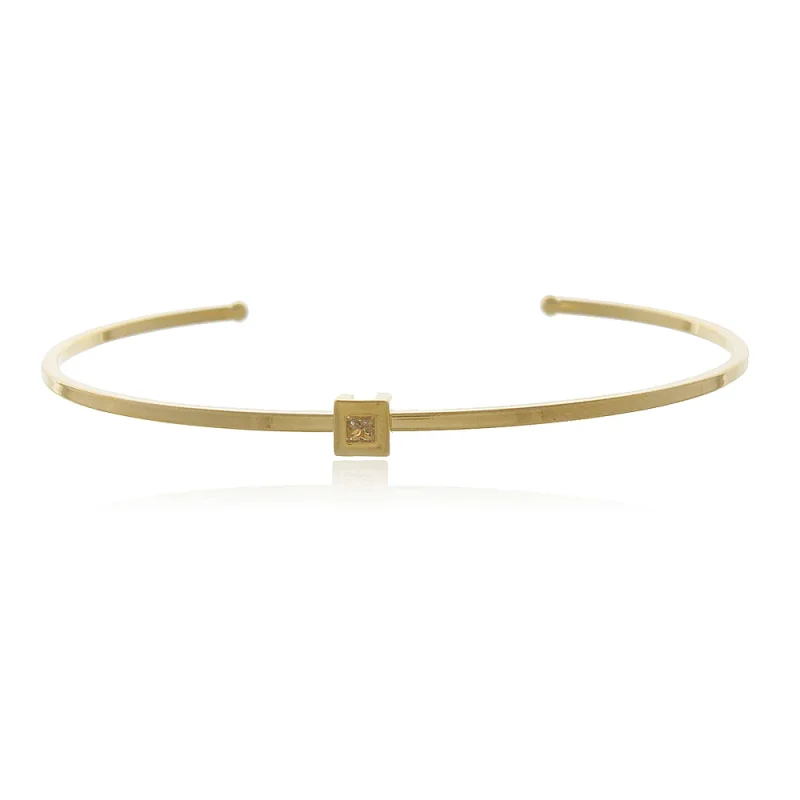 Bracelete Minimalista Com Zircônia Quadrada Branca Folheada A Ouro 18k