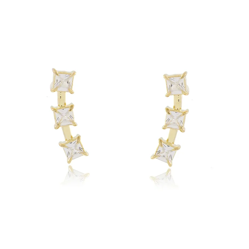 Ear Cuff Com Zircônias Quadradas Folheado A Ouro 18k – Estilo Minimalista